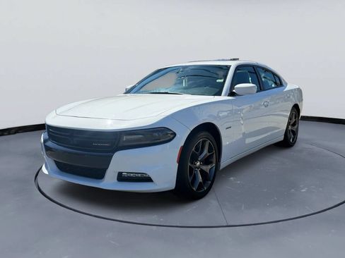Used 2016 Dodge Charger R/T w/ Plus Group RWD image 3