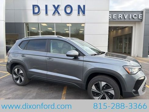 New 2026 Volkswagen Taos SE image 1