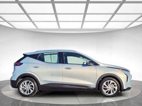 Used 2022 Chevrolet Bolt EUV LT image 4