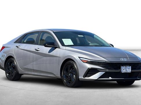 Certified 2026 Hyundai Elantra Sport FWD image 11