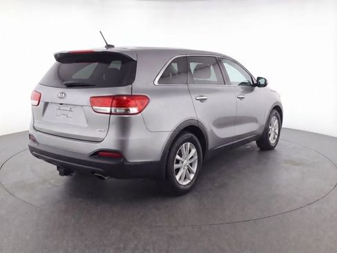 Used 2017 Kia Sorento L image 7