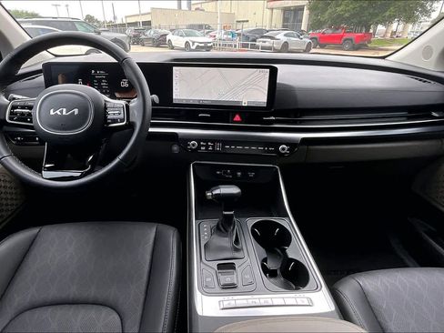 Certified 2026 Kia Carnival FWD image 14