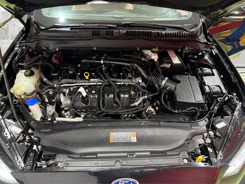 Used 2020 Ford Fusion Titanium image 11