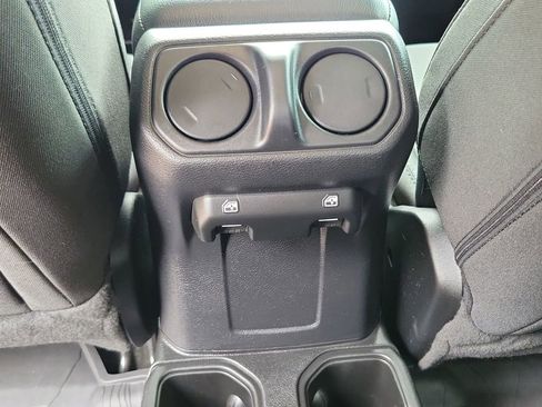 Used 2023 Jeep Gladiator Sport AWD/4WD image 14