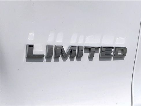 Used 2019 Jeep Cherokee Limited w/ Luxury Group AWD/4WD image 27