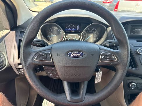 Used 2017 Ford Focus SE FWD image 13