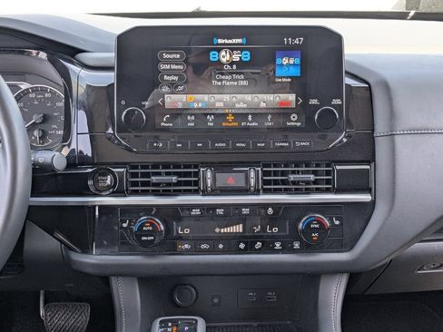Used 2025 Nissan Pathfinder SL FWD image 20