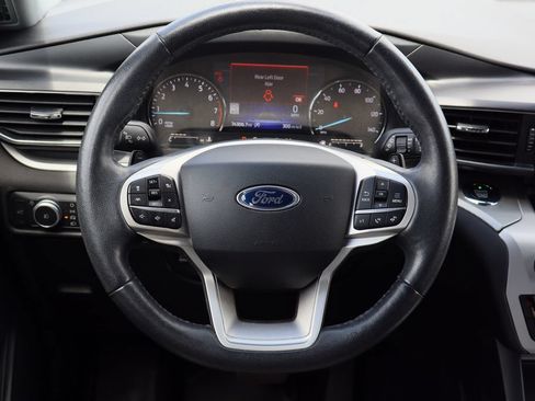Used 2021 Ford Explorer XLT w/ Equipment Group 202A AWD/4WD image 13