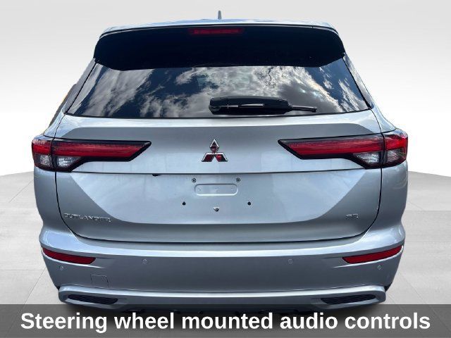 Used 2024 Mitsubishi Outlander SE Black Edition FWD image 4