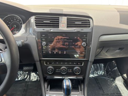 Used 2019 Volkswagen e-Golf SE w/ Driver Assistance Package FWD image 21