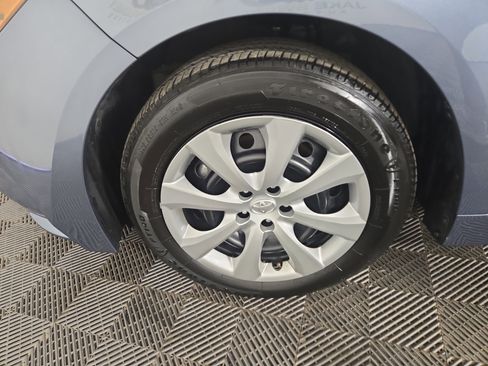 Used 2025 Toyota Corolla LE image 32