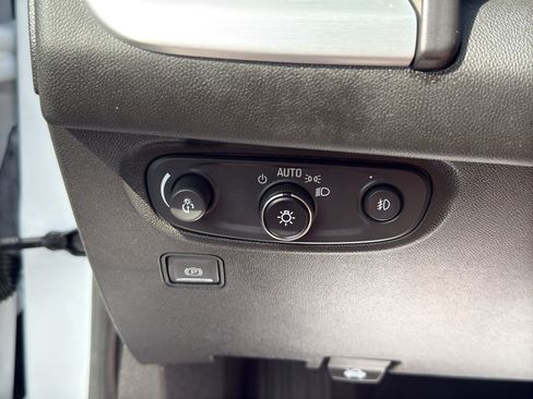 Used 2023 GMC Terrain SLT w/ LPO, Floor Liner Package FWD image 18