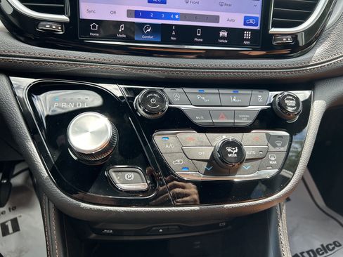 New 2026 Chrysler Pacifica Pinnacle image 28