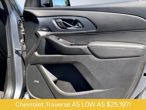 Used 2020 Chevrolet Traverse Premier FWD image 23