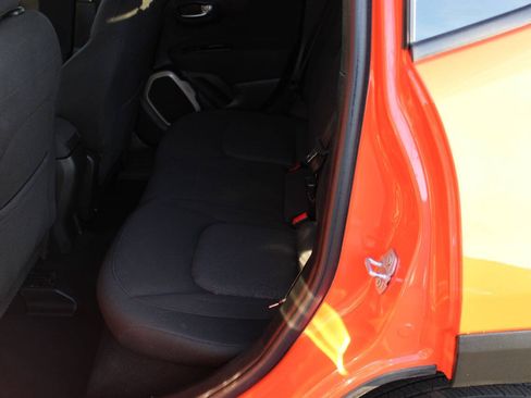 Used 2016 Jeep Renegade Latitude AWD/4WD image 11