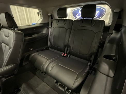 Used 2023 Jeep Grand Cherokee L Limited w/ Luxury Tech Group II image 12