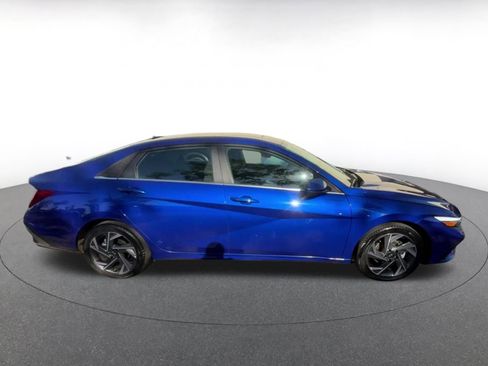 Used 2025 Hyundai Elantra SEL image 16