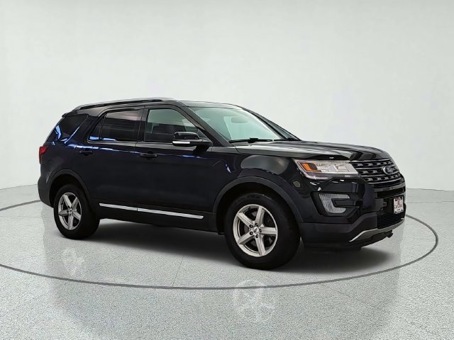 Used 2017 Ford Explorer XLT w/ Equipment Group 201A AWD/4WD image 8