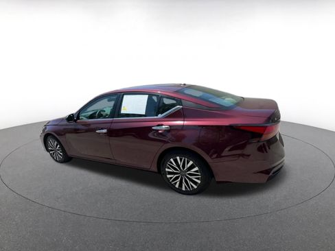 Used 2025 Nissan Altima 2.5 SV FWD image 10