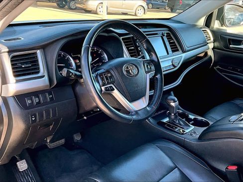 Used 2018 Toyota Highlander XLE image 15