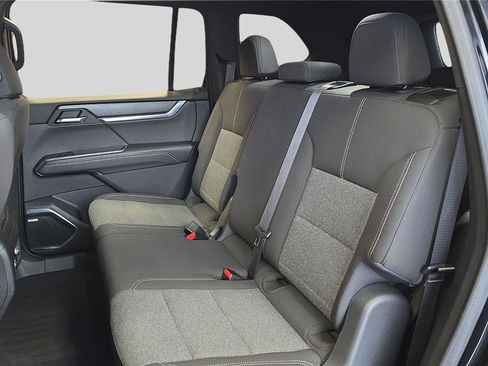 Used 2025 GMC Acadia Elevation image 15