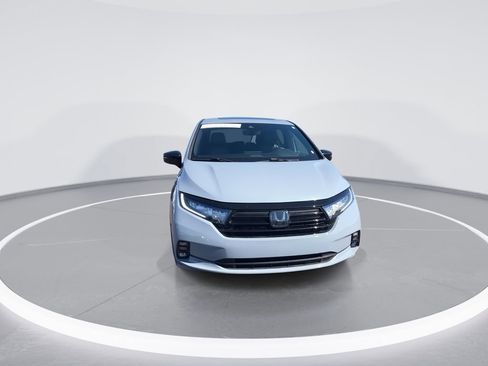 Used 2024 Honda Odyssey Sport image 3