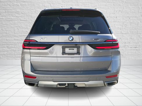 Used 2024 BMW X7 xDrive40i w/ Premium Package image 5