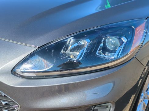 Used 2022 Ford Escape SE image 9