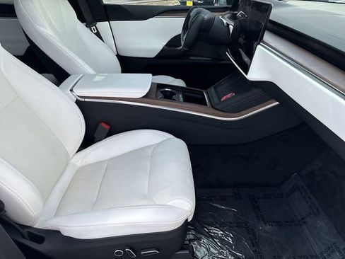 Used 2022 Tesla Model X image 15