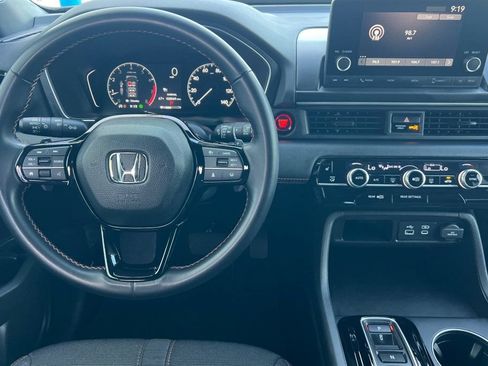 Used 2025 Honda Pilot Sport image 11
