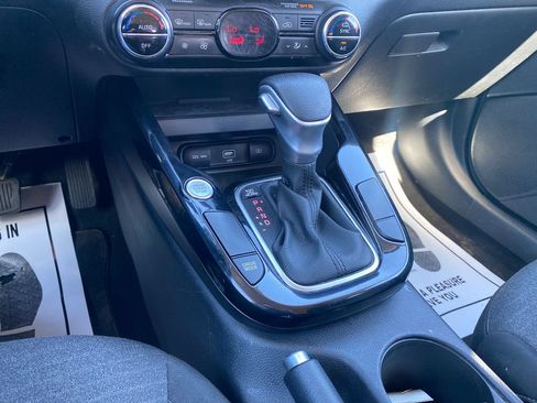Used 2022 Kia Soul S FWD image 15