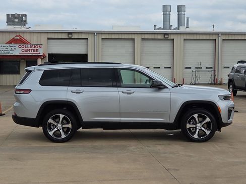 New 2026 Jeep Grand Cherokee L Limited w/ Luxury Tech Group II image 6