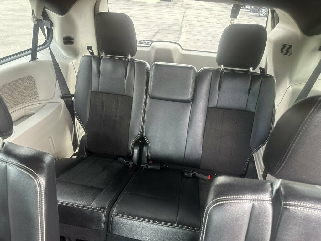 Used 2019 Dodge Grand Caravan SXT FWD image 12