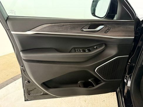 Certified 2025 Jeep Grand Cherokee L Limited w/ Black Appearance Package image 10