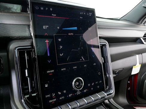 New 2026 GMC Yukon AT4 w/ AT4 Premium Plus Package AWD/4WD image 17