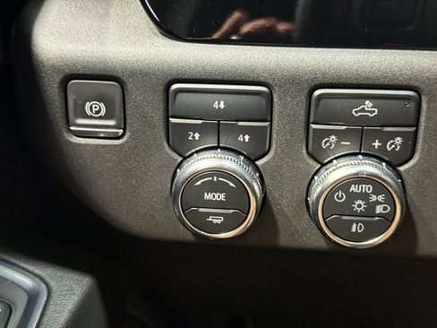 Used 2024 GMC Sierra 2500 SLE w/ SLE Convenience Package AWD/4WD image 34