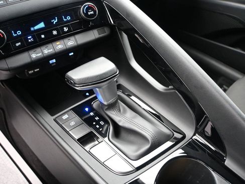 Used 2025 Hyundai Elantra SEL FWD image 5