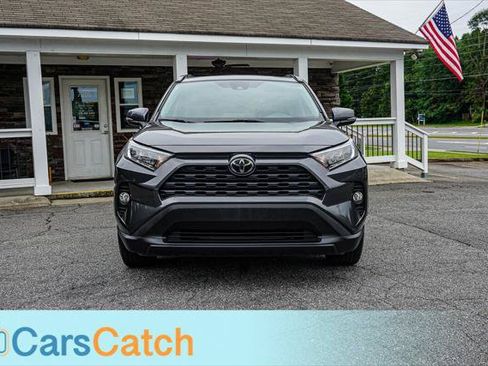 Used 2020 Toyota RAV4 XLE w/ Convenience Package FWD image 11