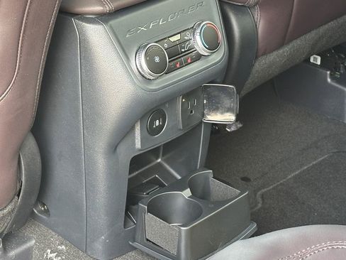 Used 2025 Ford Explorer Platinum image 23