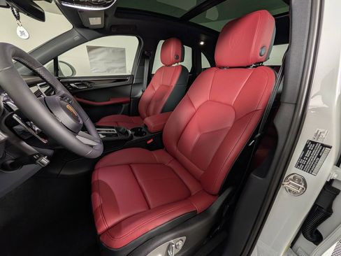 New 2026 Porsche Macan AWD/4WD image 5