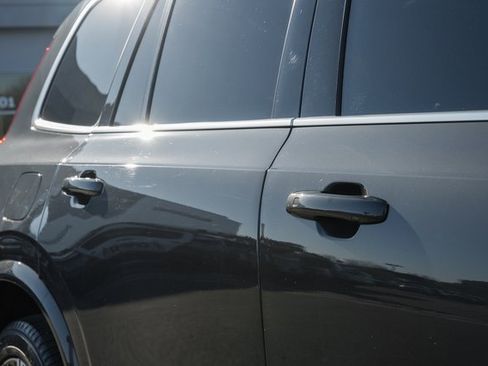 Certified 2023 Volvo XC90 B6 Plus image 17