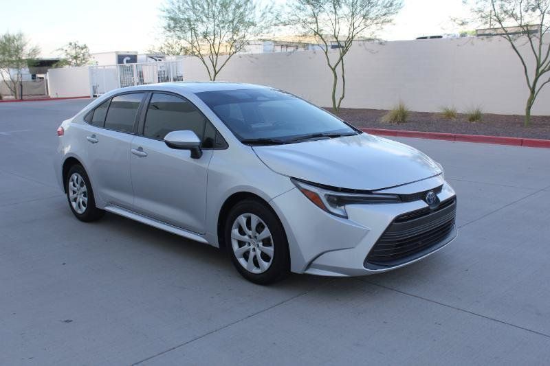 Used 2025 Toyota Corolla LE FWD image 3