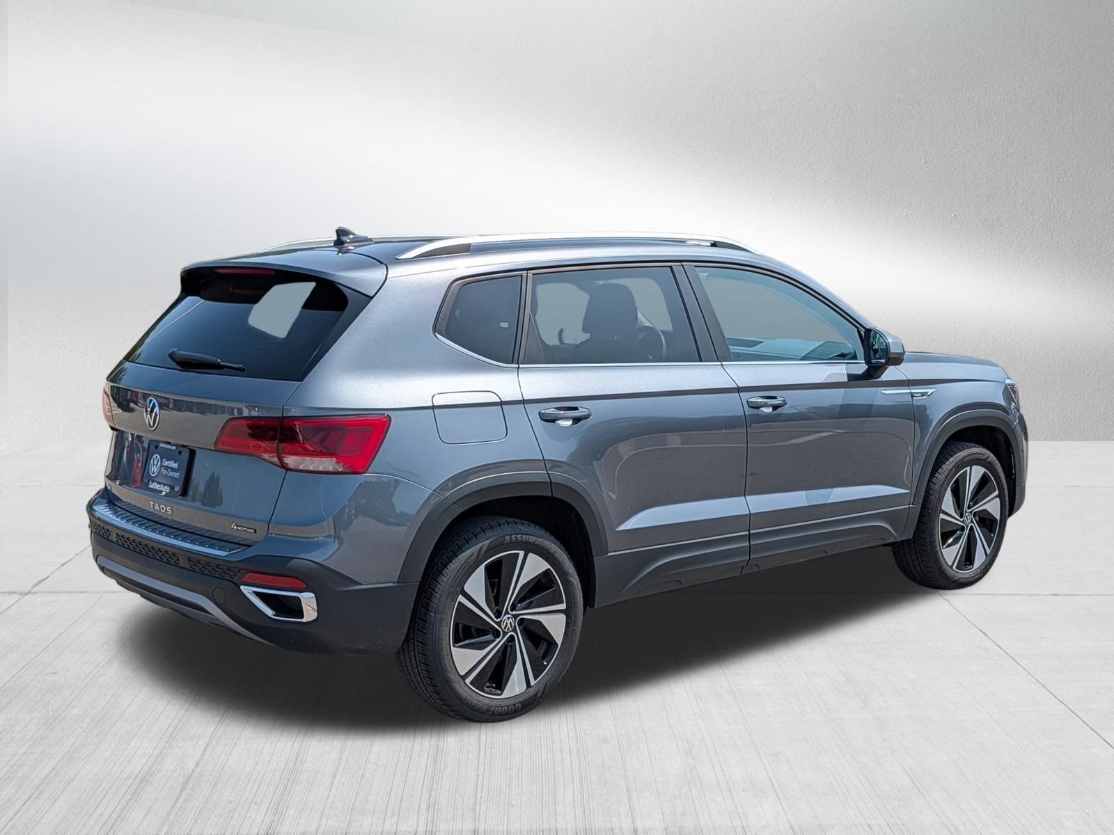 Used 2023 Volkswagen Taos SE w/ Panoramic Sunroof Package AWD/4WD image 7
