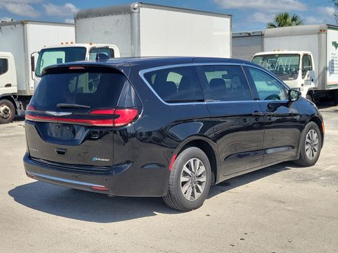 Used 2024 Chrysler Pacifica Limited FWD image 5