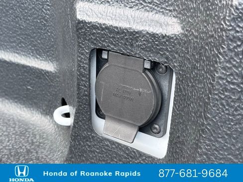 Used 2025 GMC Sierra 1500 SLT image 38