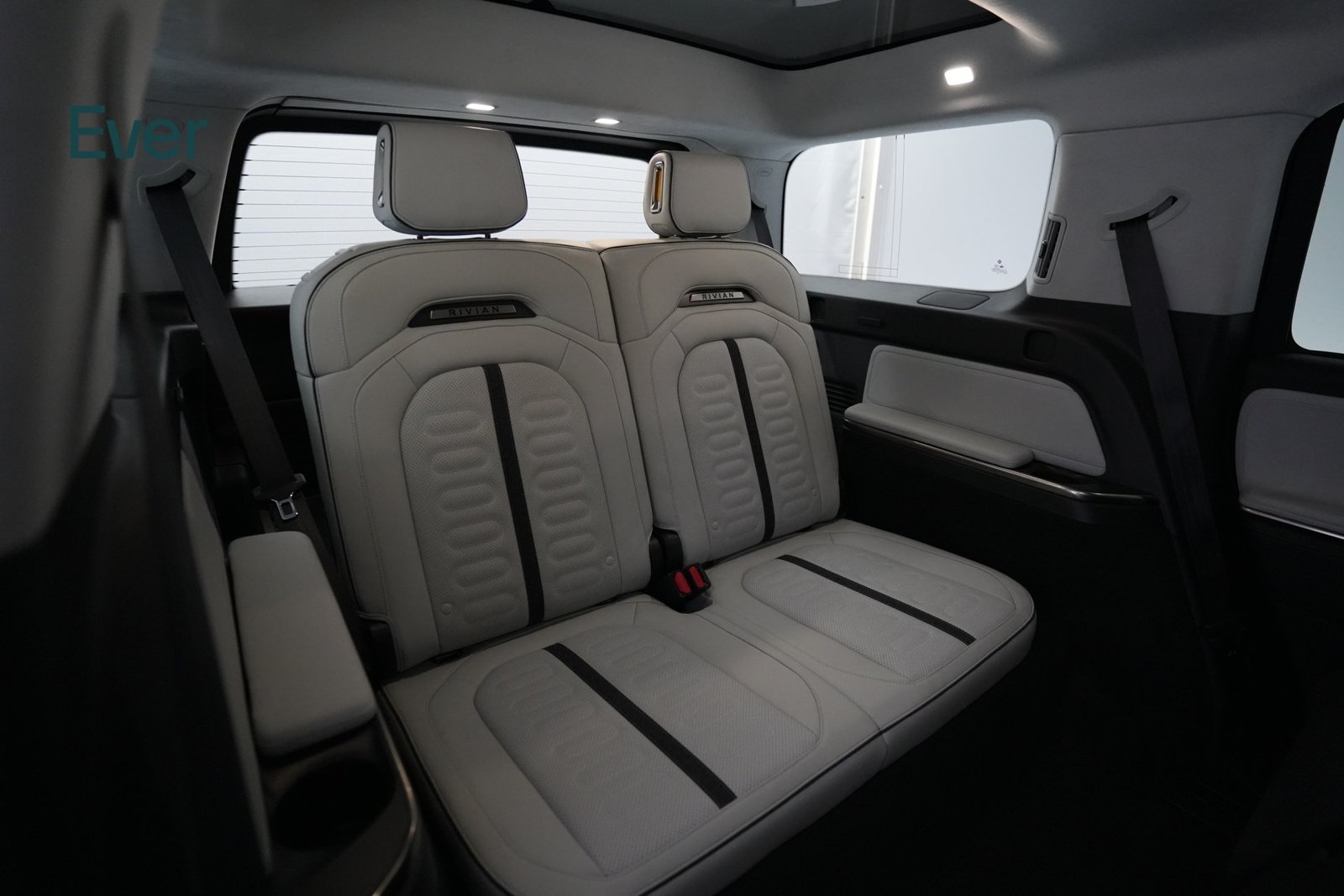 Used 2024 Rivian R1S Adventure Dual AWD/4WD image 24