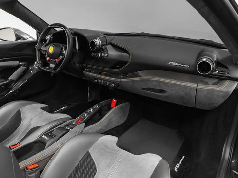 Certified 2022 Ferrari F8 Tributo RWD image 7