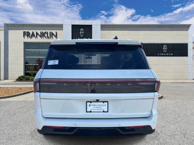 New 2026 Lincoln Navigator Premiere AWD/4WD image 6
