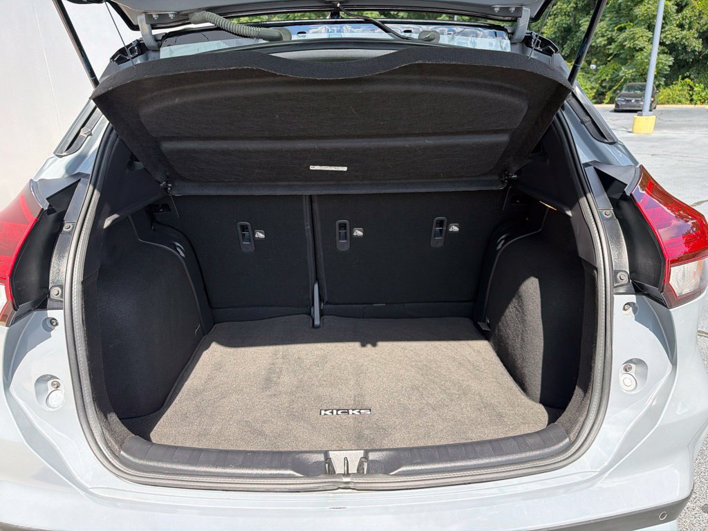 Used 2024 Nissan Kicks SR w/ SR Premium Package FWD image 17
