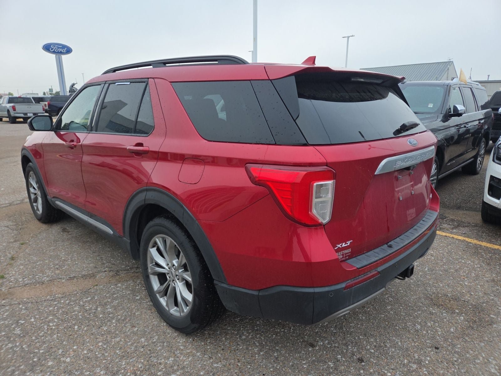 Used 2020 Ford Explorer XLT w/ Equipment Group 202A AWD/4WD image 3